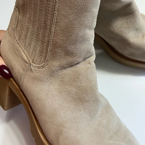 UNIVERSAL THREAD light natural chelsea boots booties - Picture 9 of 11